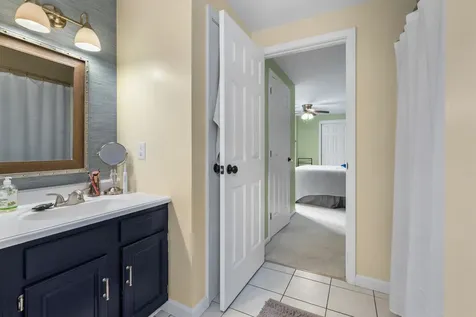 27 B Apple Tree Drive Goffstown NH 03045