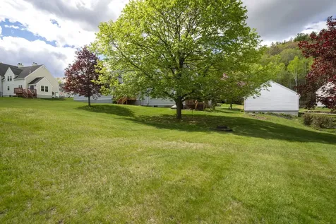 27 B Apple Tree Drive Goffstown NH 03045