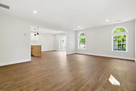 6 Pleasant Street Derry NH 03038