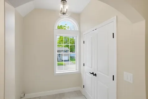 6 Pleasant Street Derry NH 03038