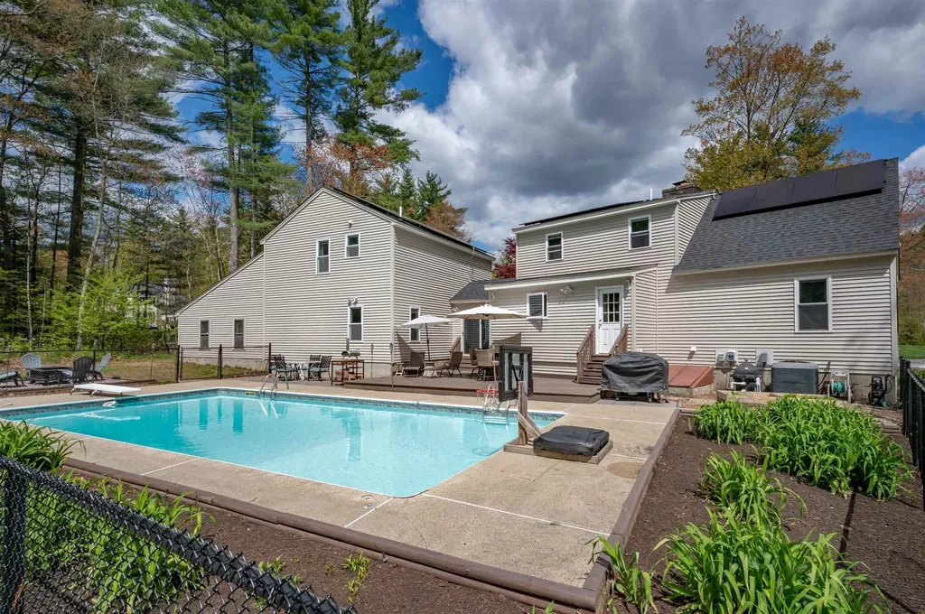 16 Sarah Drive Merrimack NH 03054