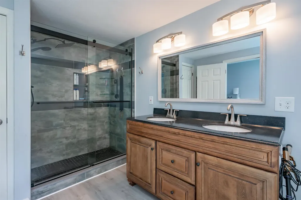 16 Sarah Drive Merrimack NH 03054