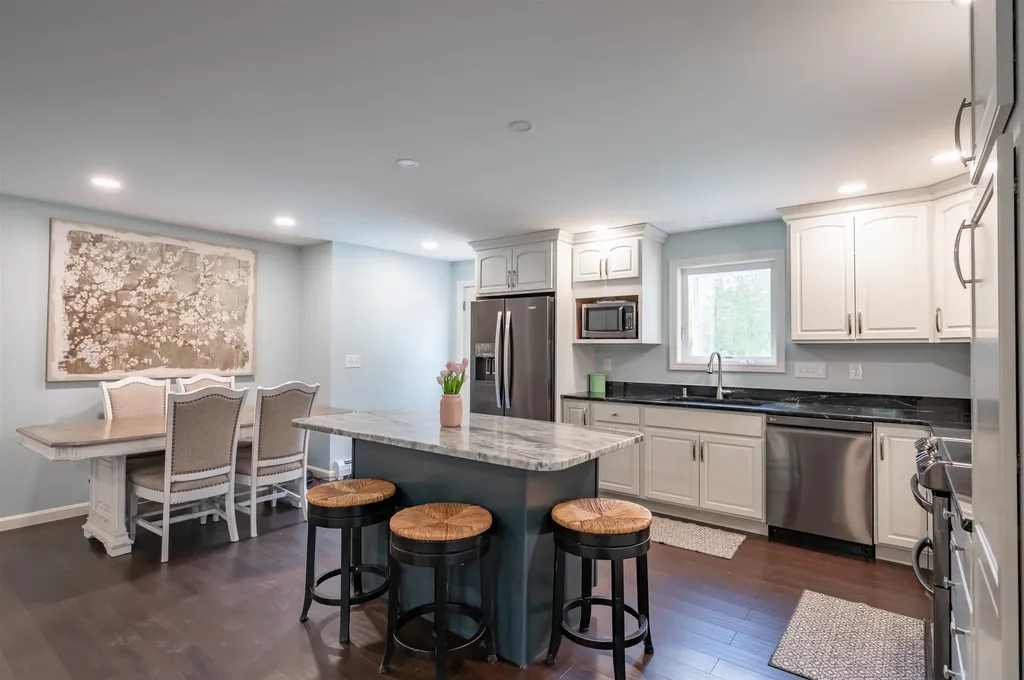 16 Sarah Drive Merrimack NH 03054