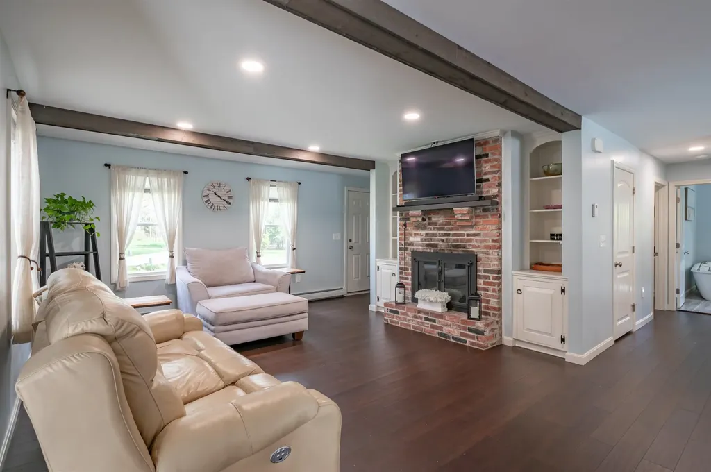 16 Sarah Drive Merrimack NH 03054