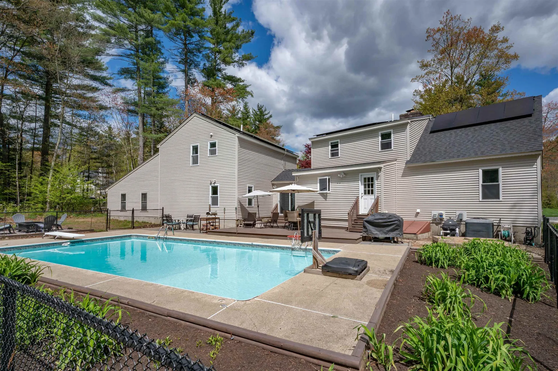 16 Sarah Drive Merrimack NH 03054