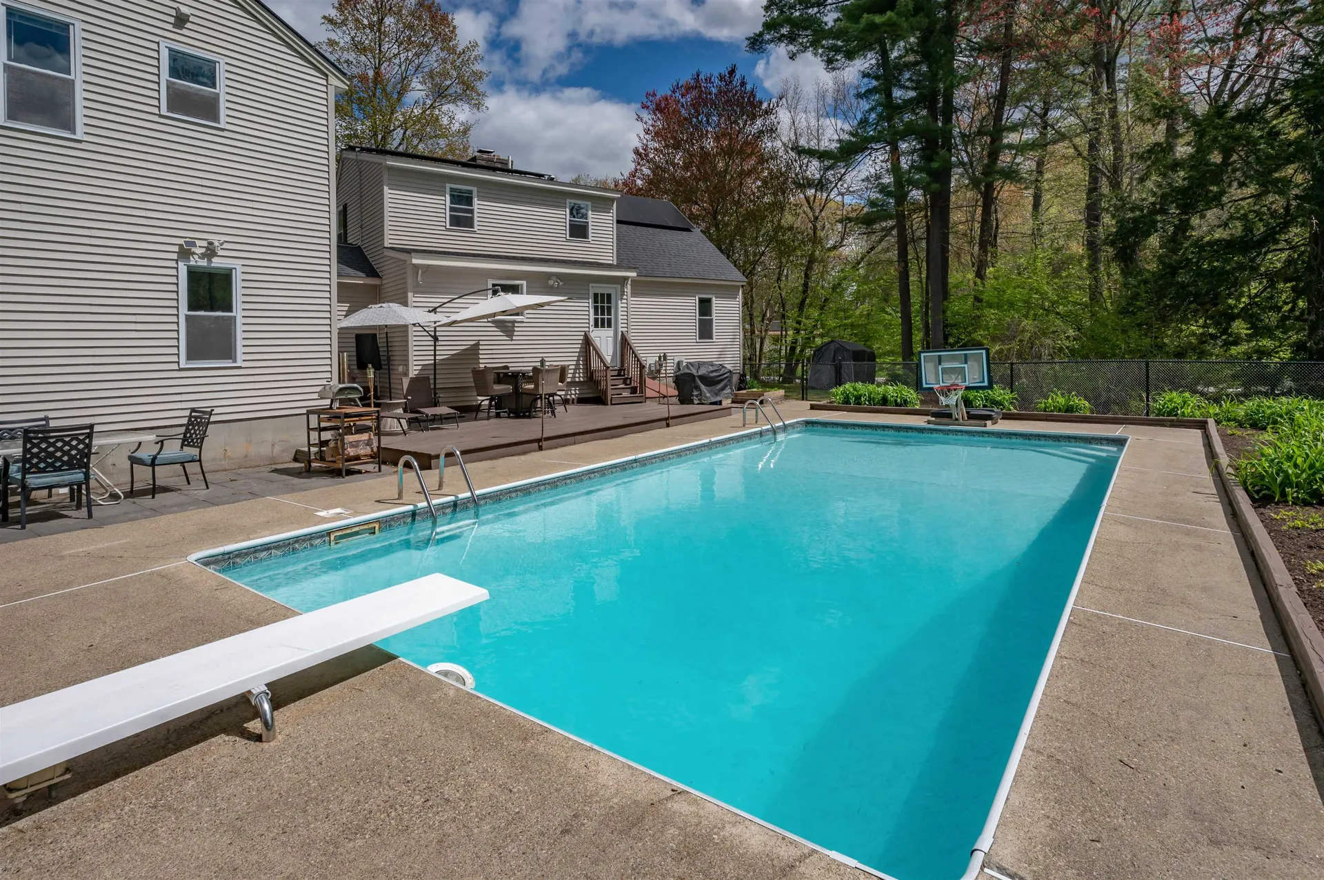 16 Sarah Drive Merrimack NH 03054