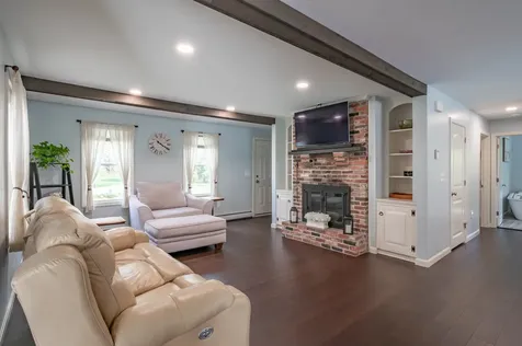 16 Sarah Drive Merrimack NH 03054
