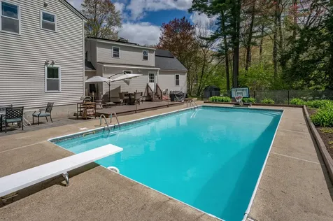 16 Sarah Drive Merrimack NH 03054