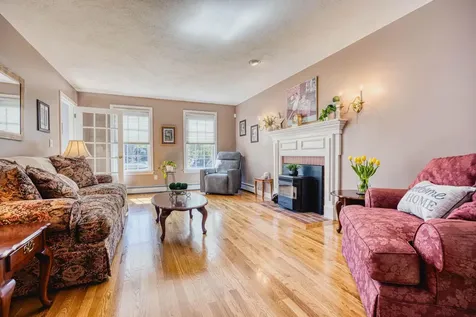 19 Bonnies Way Hampstead NH 03841