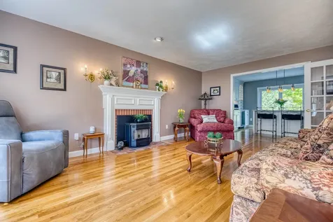 19 Bonnies Way Hampstead NH 03841