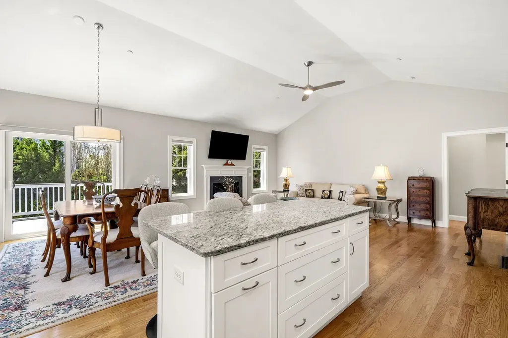 7 Catalpa Road Salem NH 03079