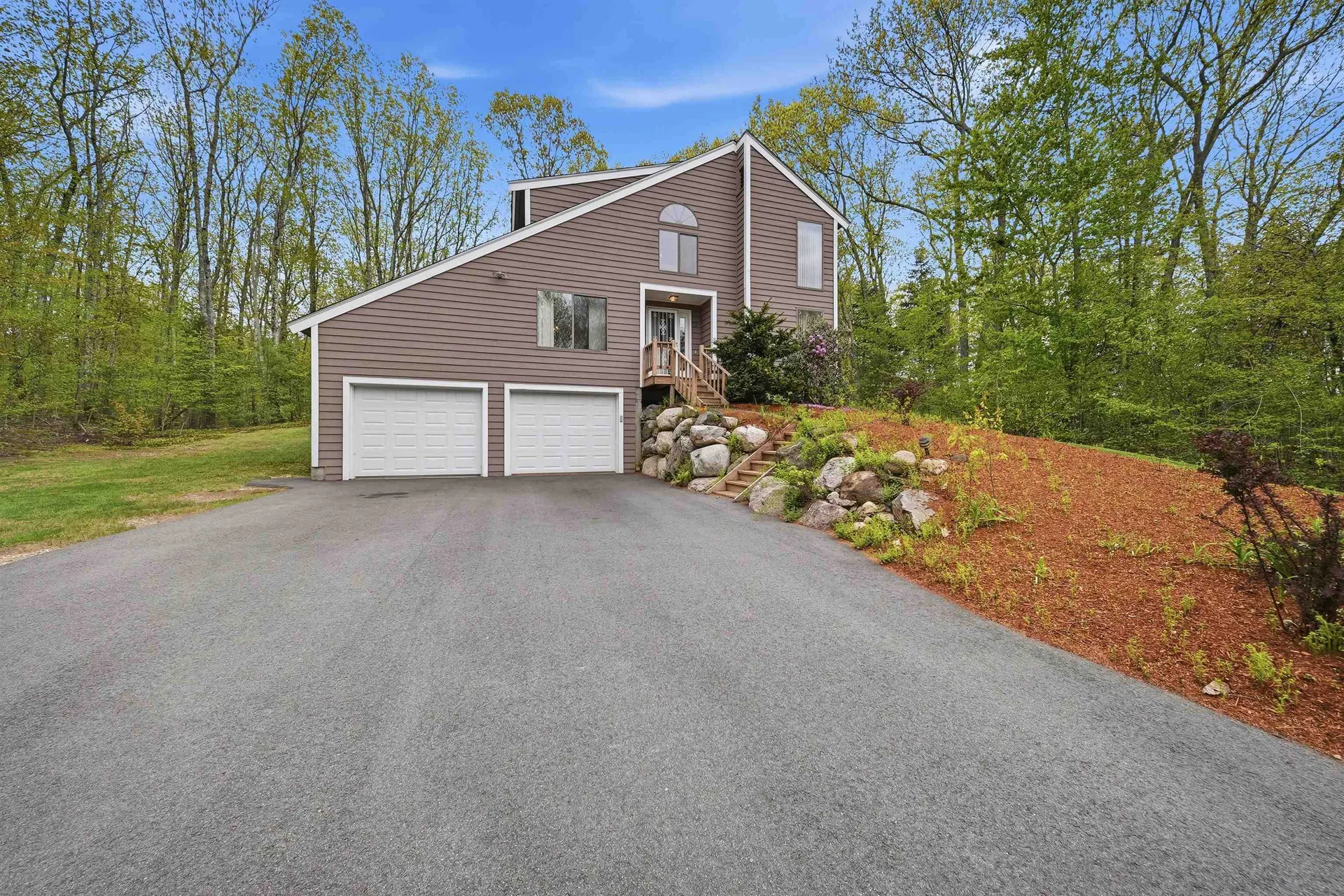 35 Pilgrim Circle Hampstead NH 03826