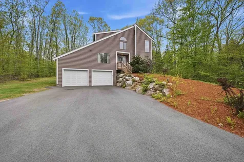 35 Pilgrim Circle Hampstead NH 03826