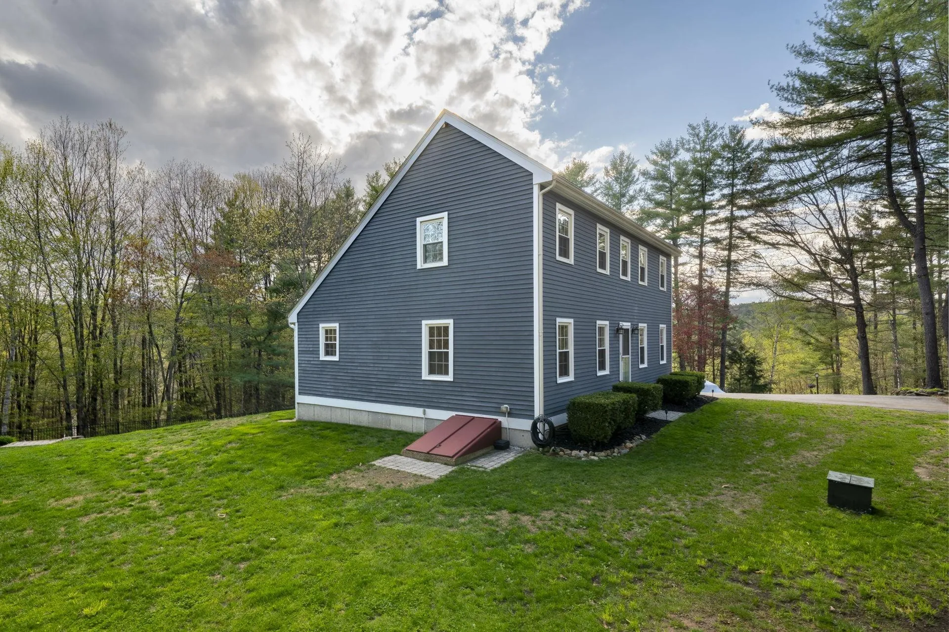 8 Greenwood Road Weare NH 03281