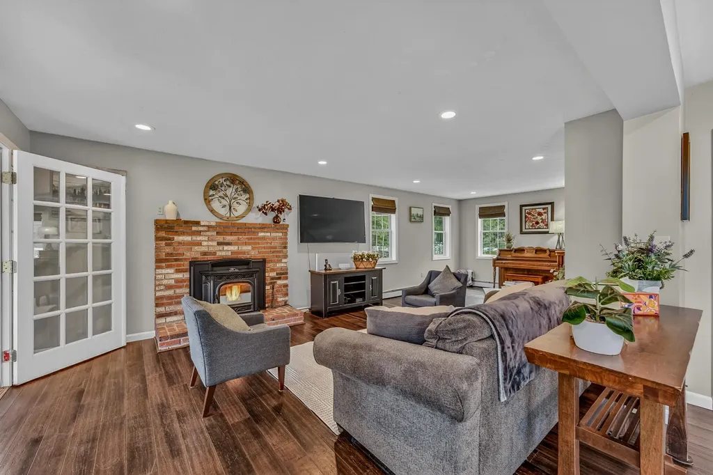 137 Sargent Road Holderness NH 03245
