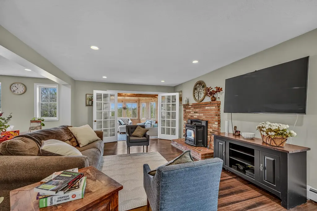 137 Sargent Road Holderness NH 03245