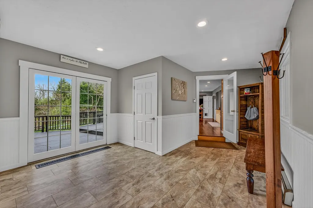 137 Sargent Road Holderness NH 03245