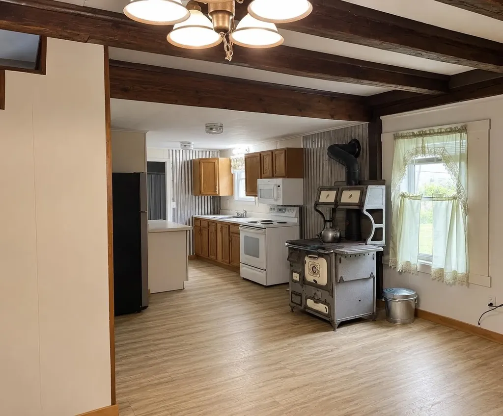 15 Daniels W Road Albany VT 05845