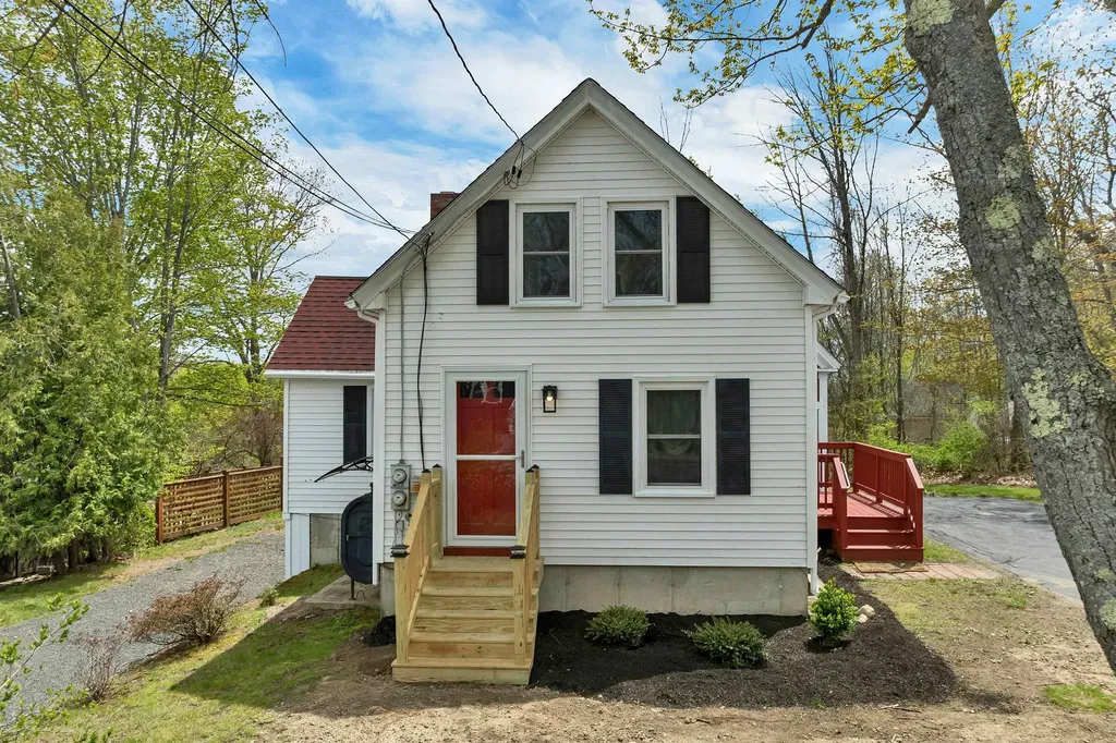 9 Elm Street Milton NH 03851