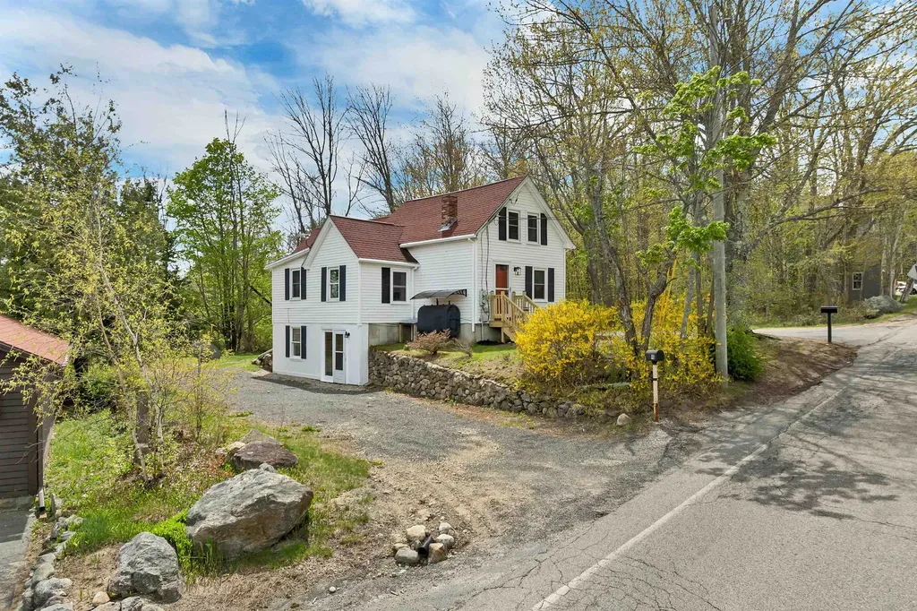 9 Elm Street Milton NH 03851