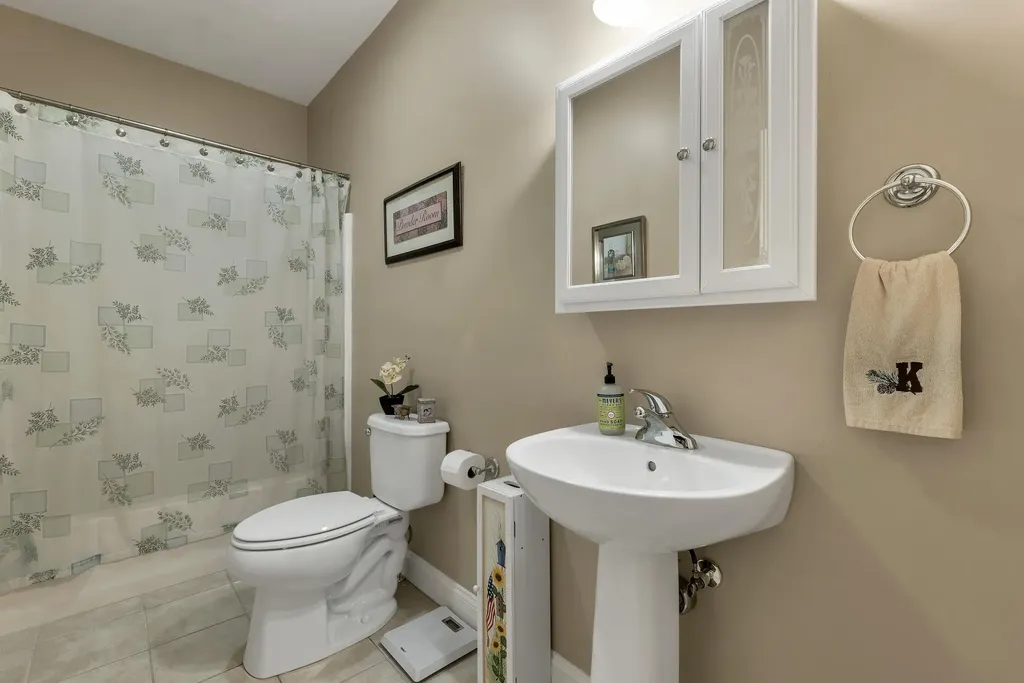 20 Brookview Road Windham NH 03087