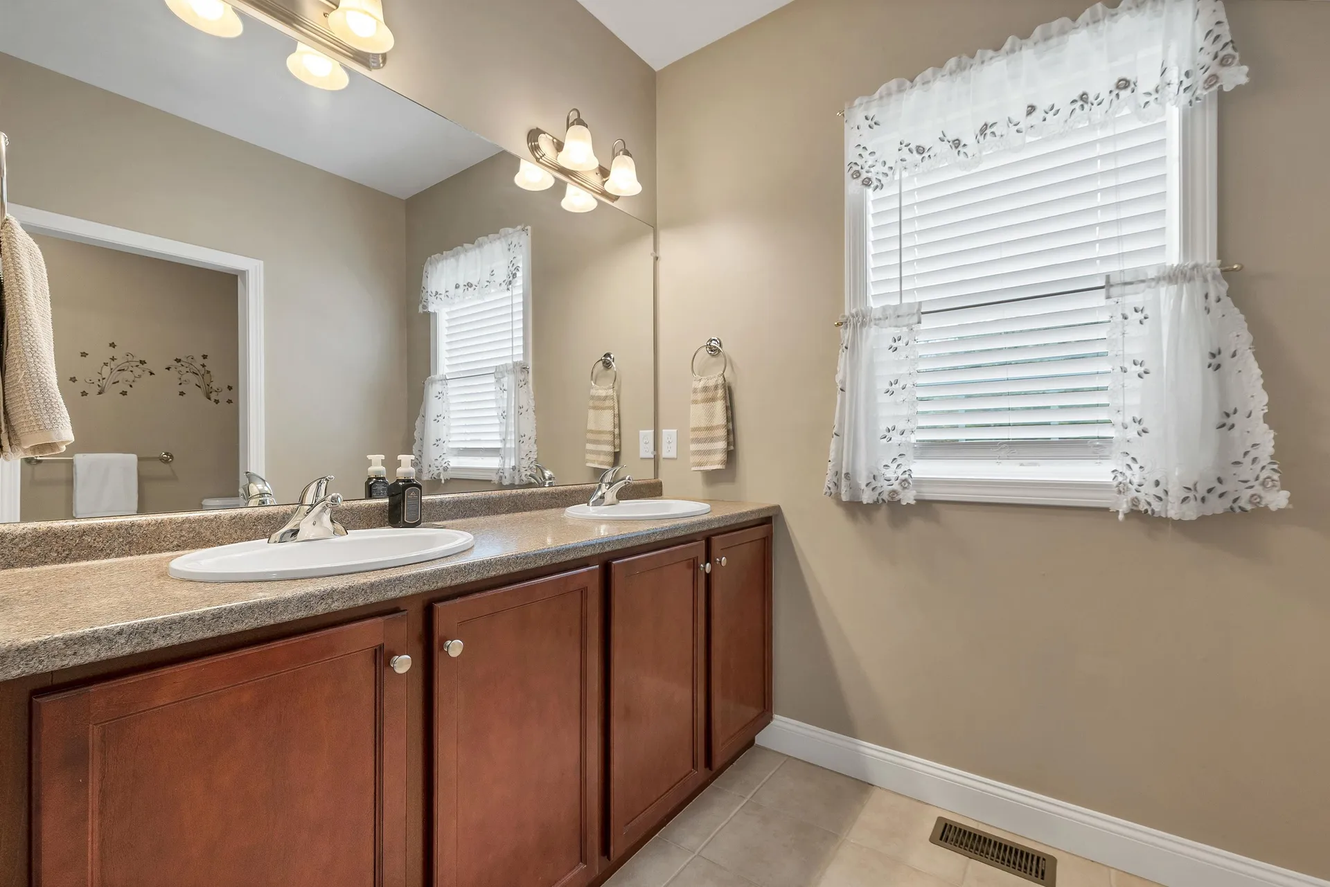 20 Brookview Road Windham NH 03087
