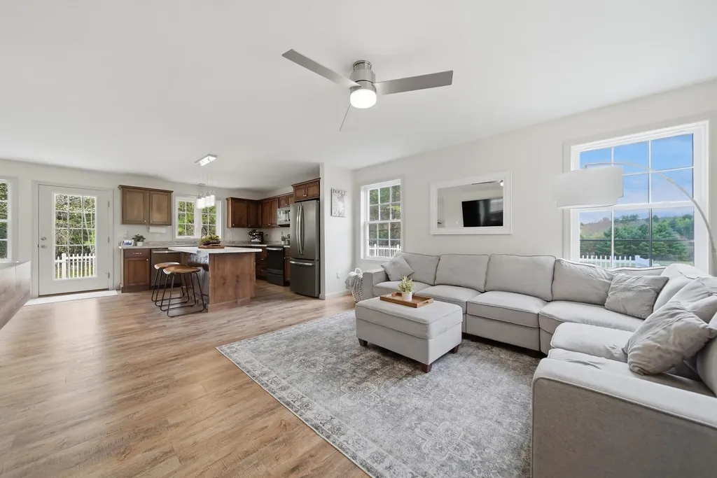 10 Colburn Road New Boston NH 03070