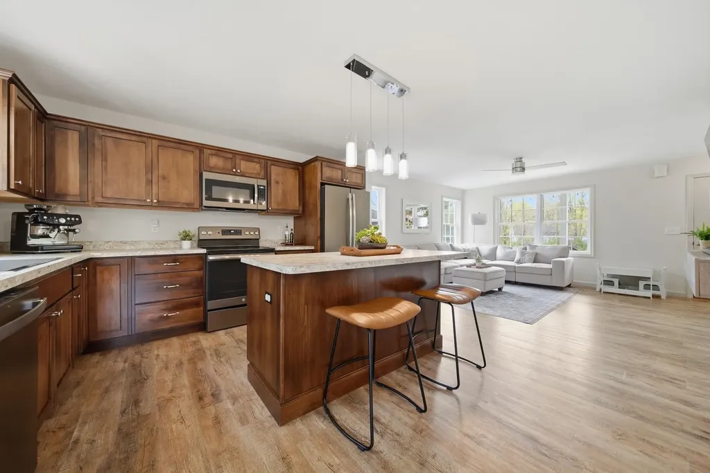 10 Colburn Road New Boston NH 03070