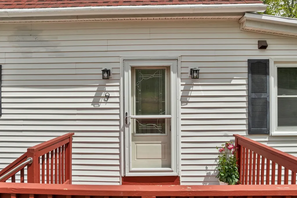 9 Elm Street Milton NH 03851