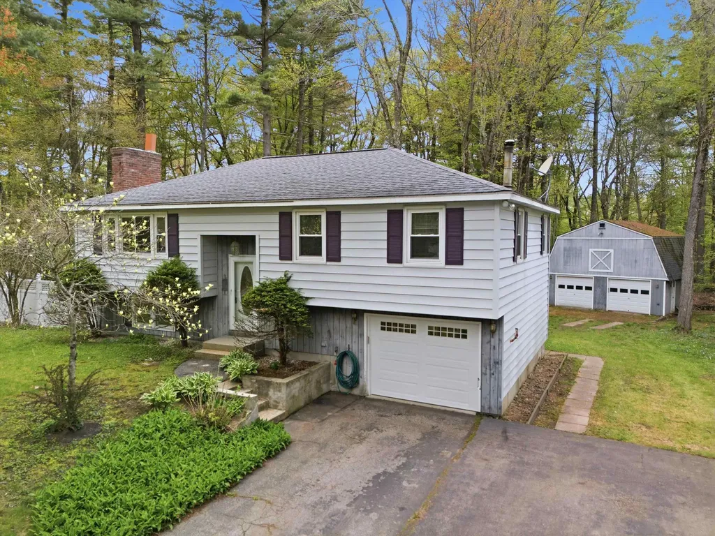 4 Timothy Lane Hudson NH 03051