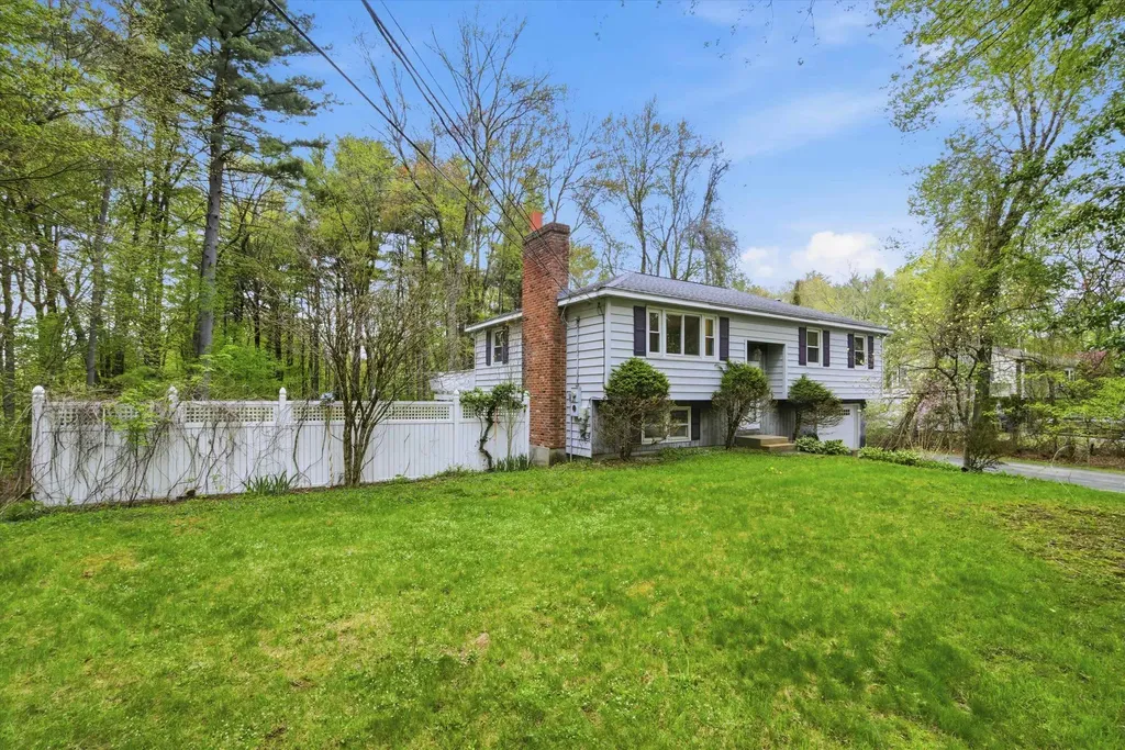 4 Timothy Lane Hudson NH 03051