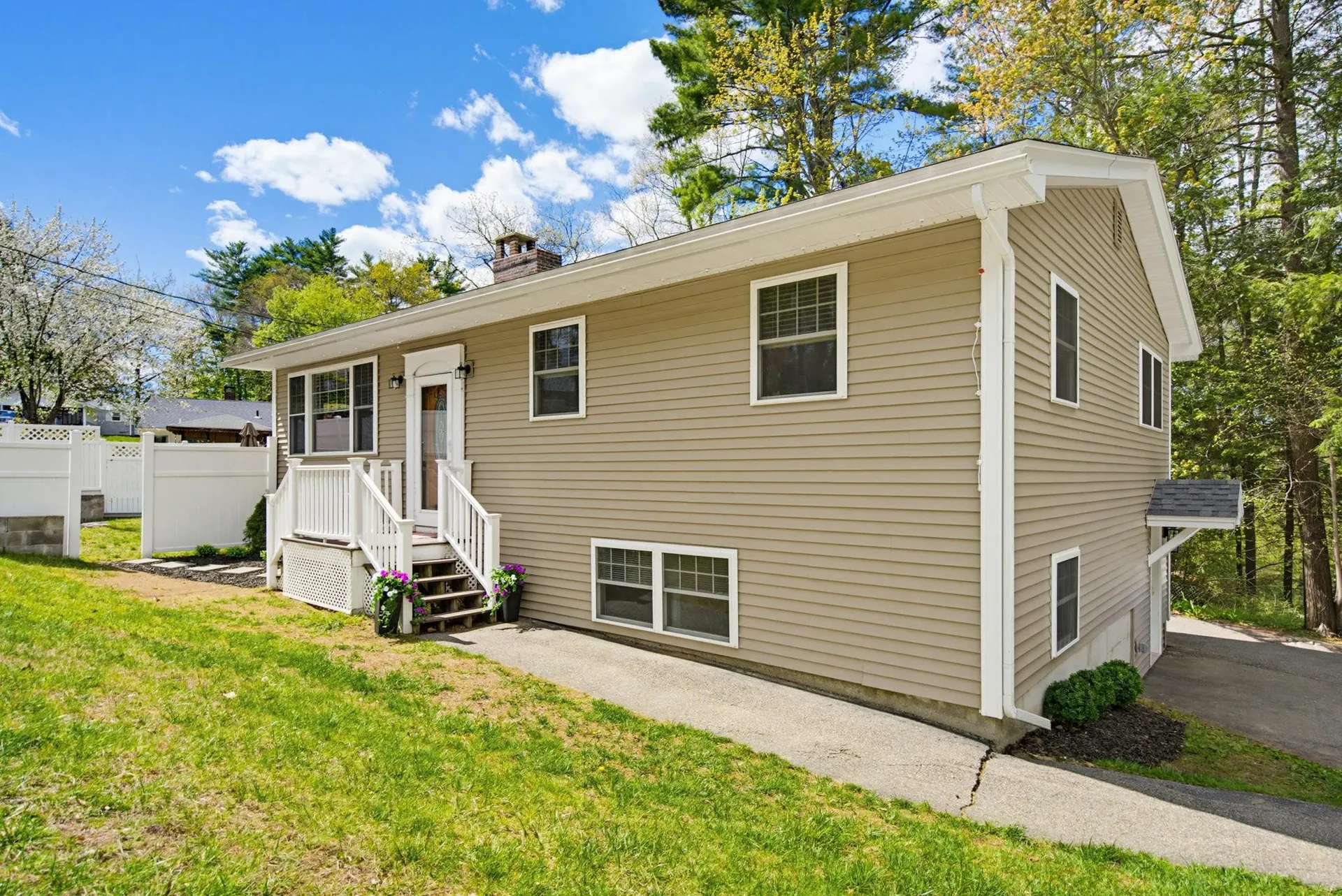 26 Pineridge Street Goffstown NH 03045