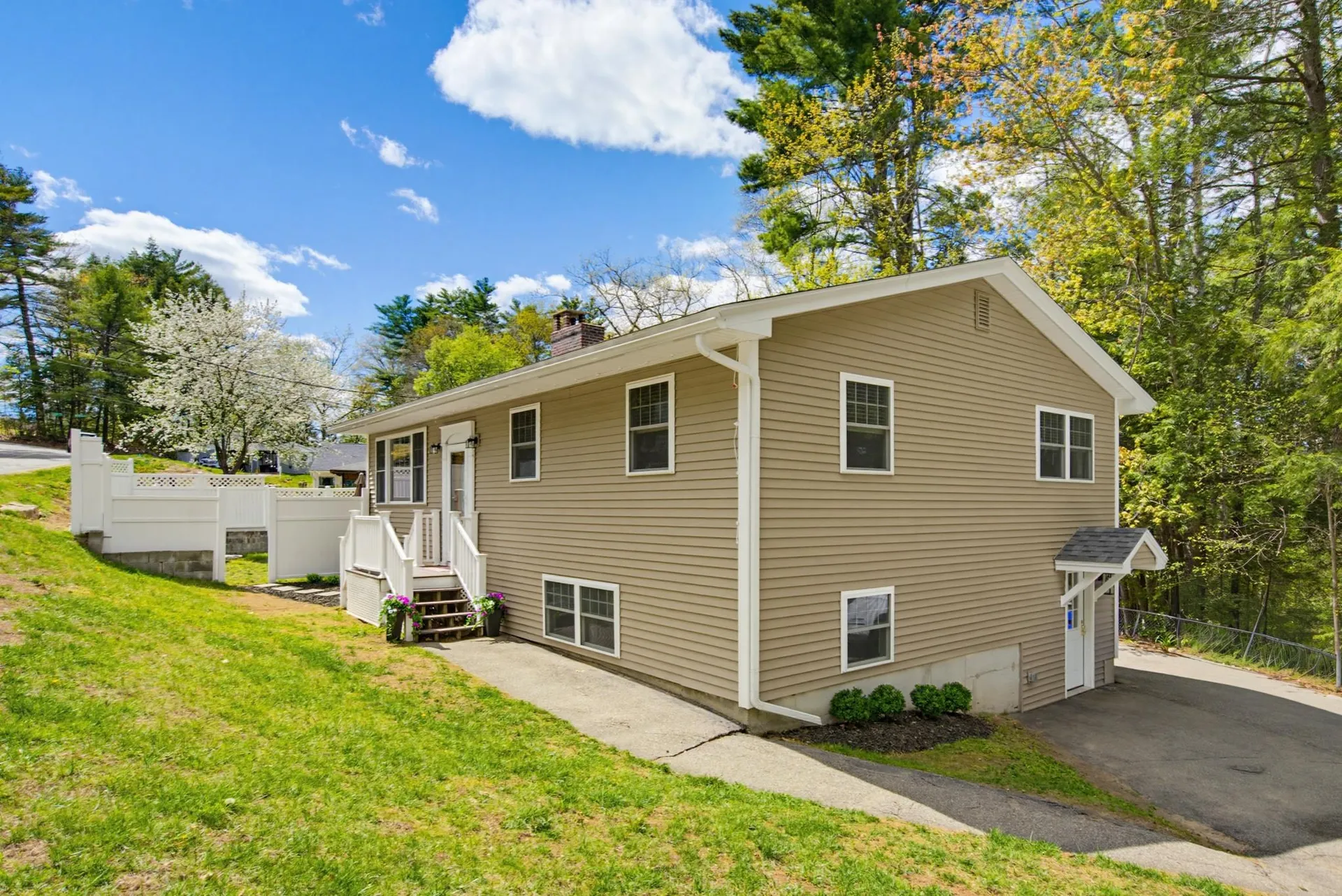 26 Pineridge Street Goffstown NH 03045