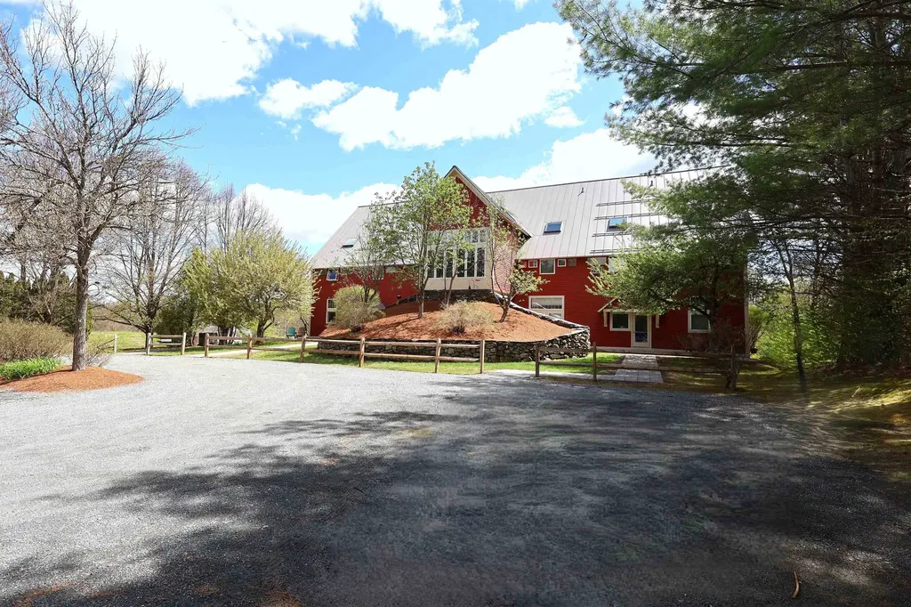 16 Hemlock Ridge Drive Hartford VT 05088