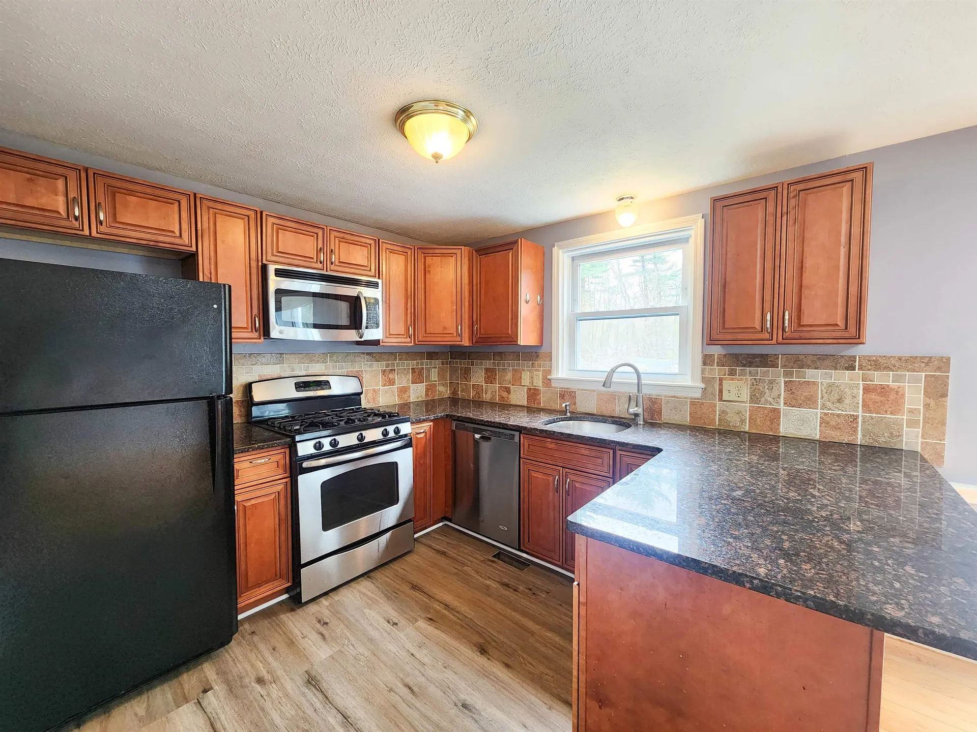 67 Burgundy Drive Nashua NH 03062