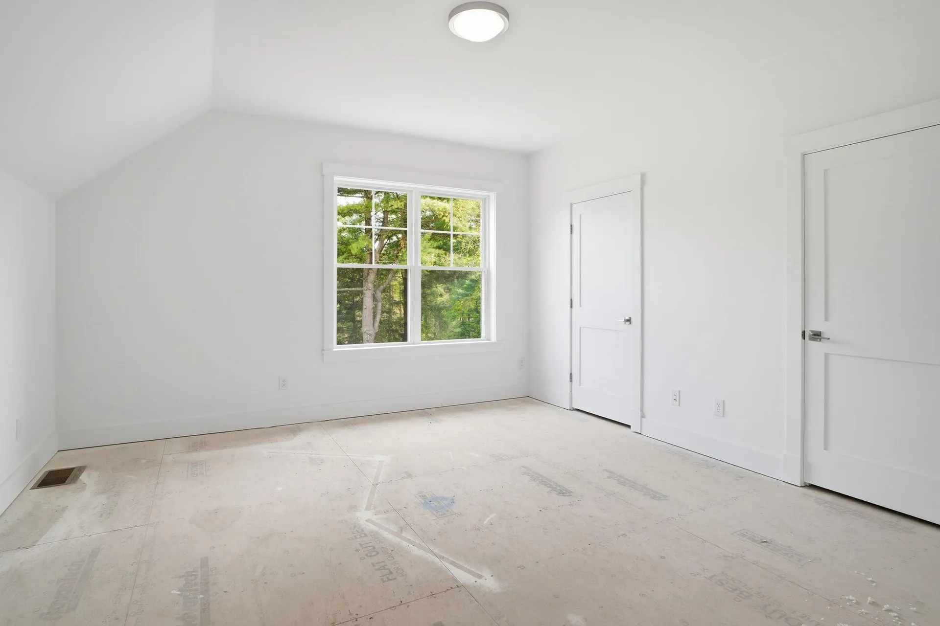 68 Farmington Road Nashua NH 03060