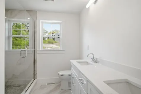 68 Farmington Road Nashua NH 03060