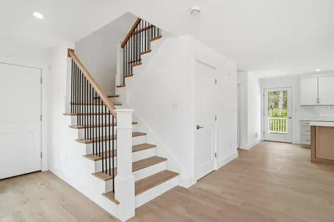 68 Farmington Road Nashua NH 03060