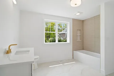 68 Farmington Road Nashua NH 03060