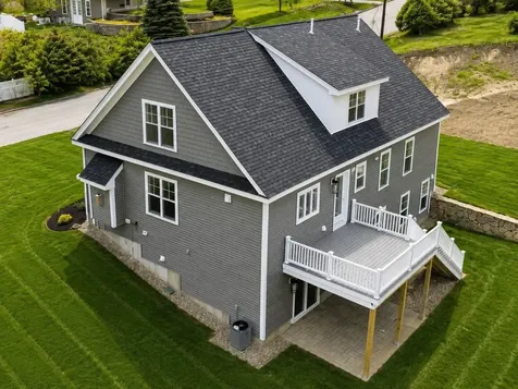68 Farmington Road Nashua NH 03060