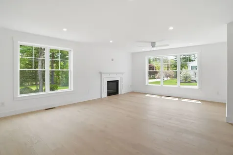 68 Farmington Road Nashua NH 03060