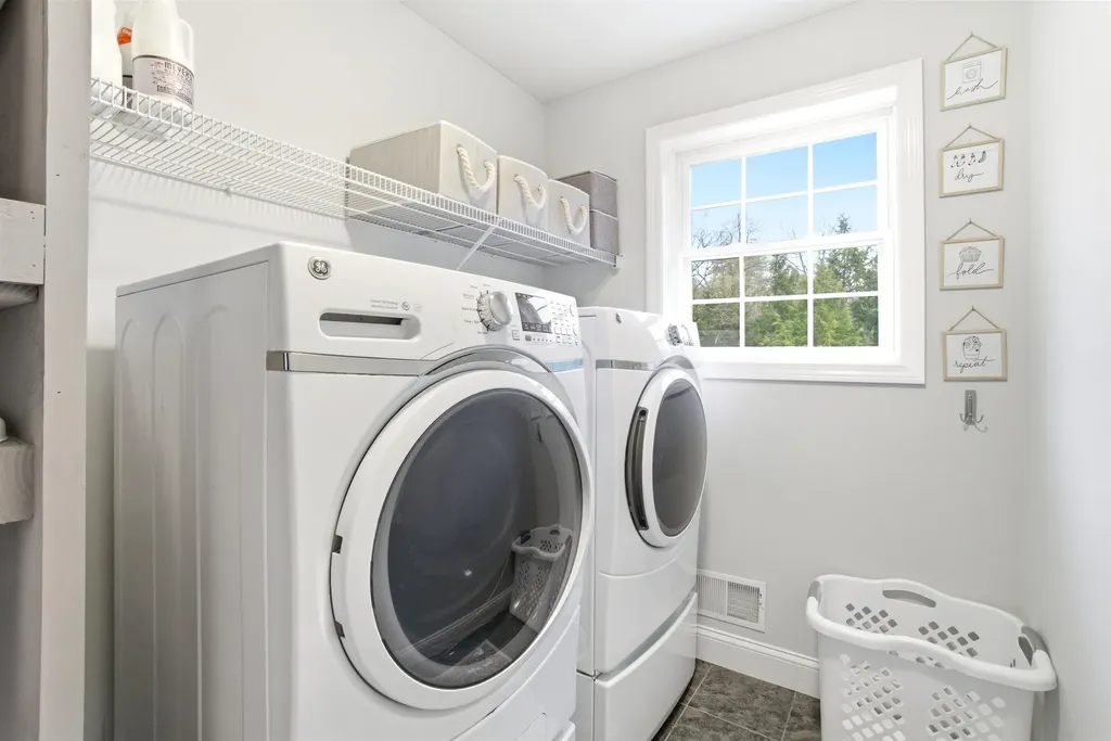 84 Juniper Circle Auburn NH 03032