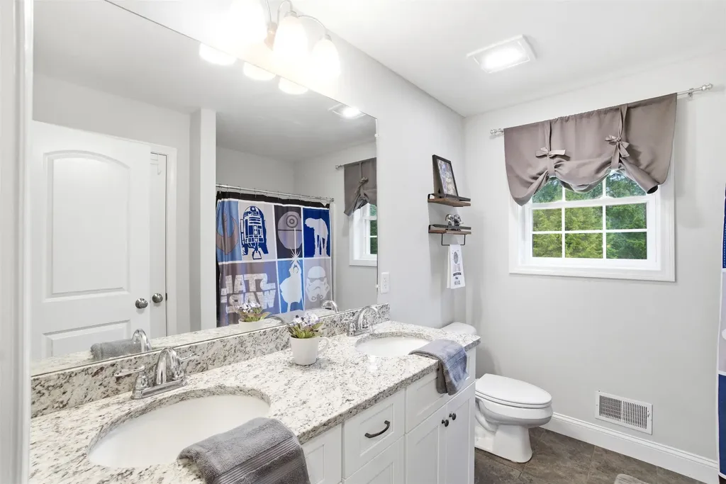 84 Juniper Circle Auburn NH 03032