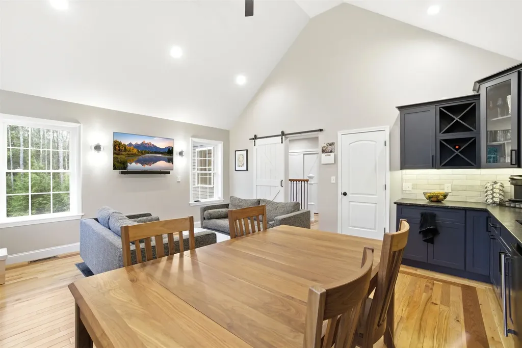 84 Juniper Circle Auburn NH 03032