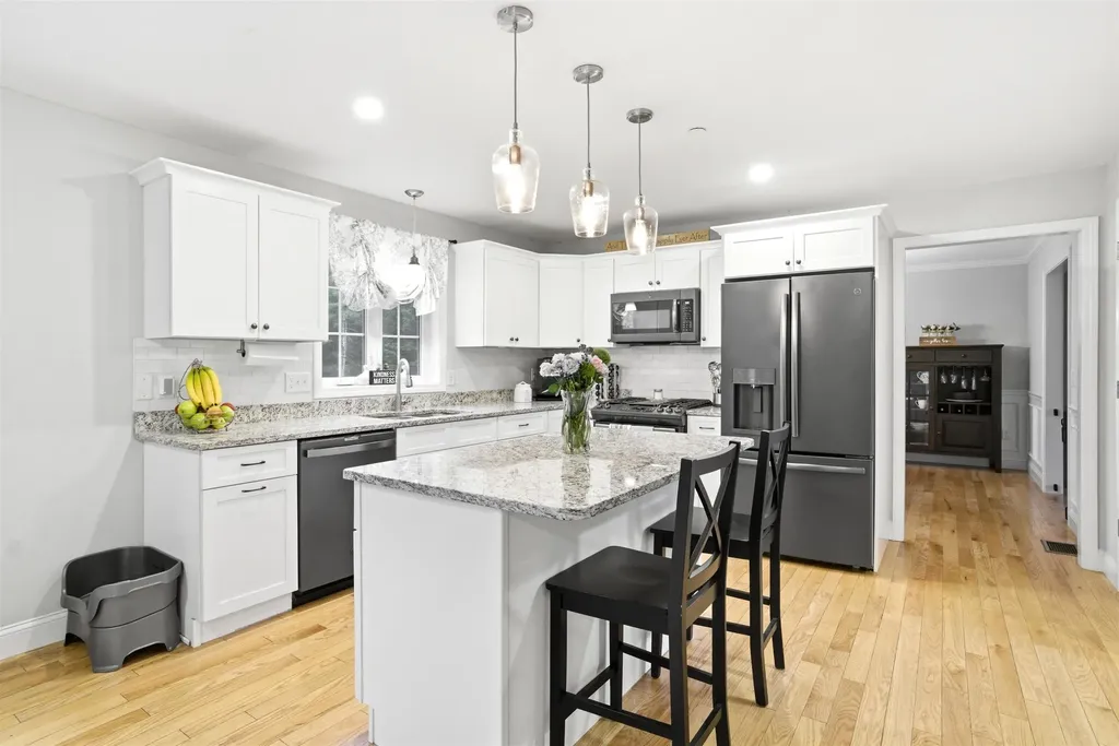 84 Juniper Circle Auburn NH 03032