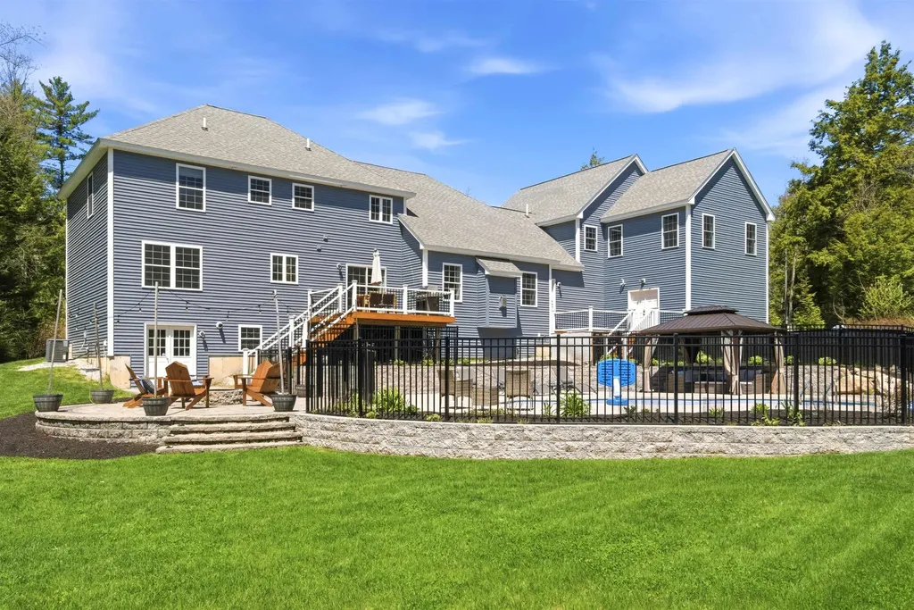 84 Juniper Circle Auburn NH 03032