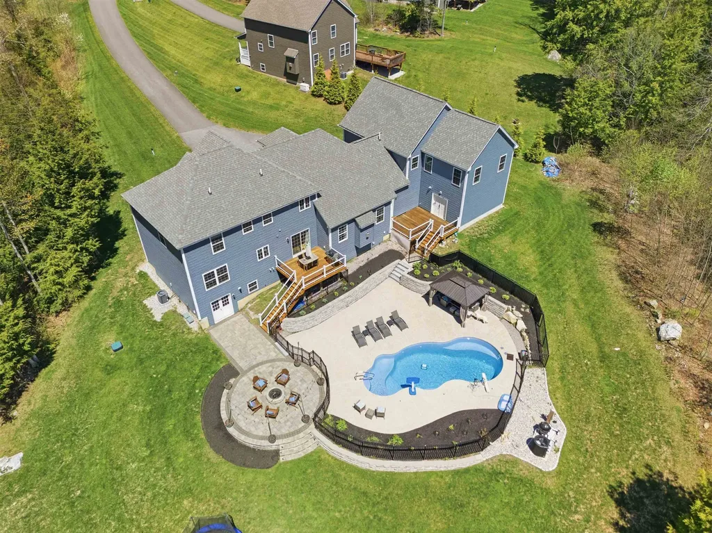 84 Juniper Circle Auburn NH 03032