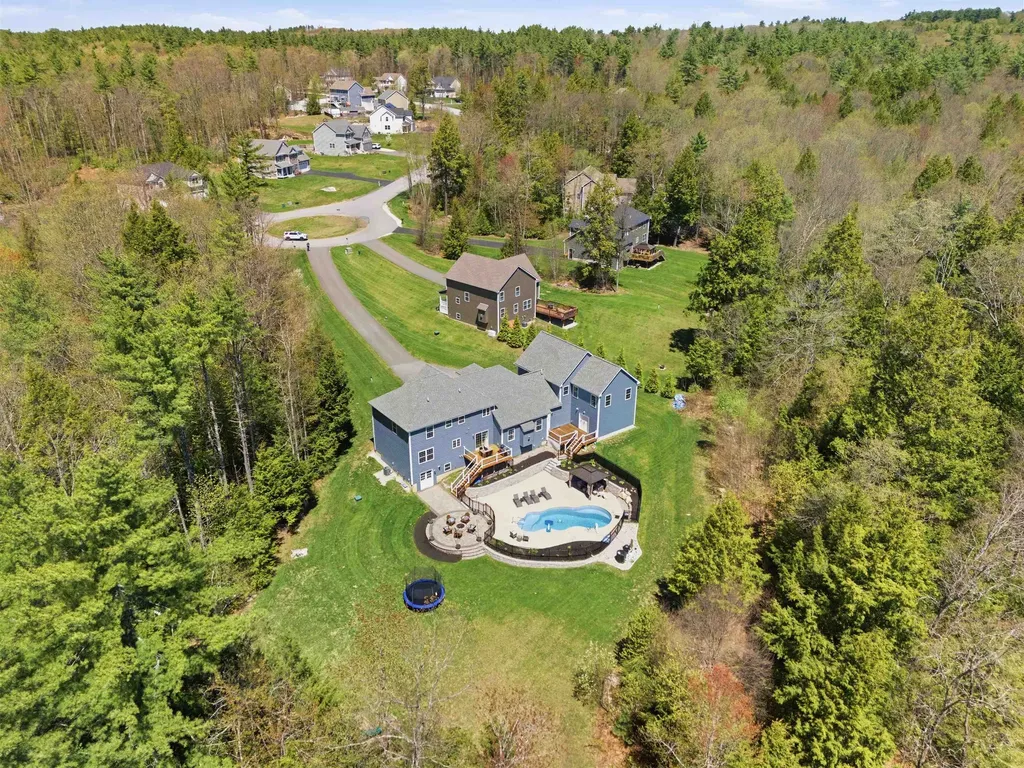 84 Juniper Circle Auburn NH 03032
