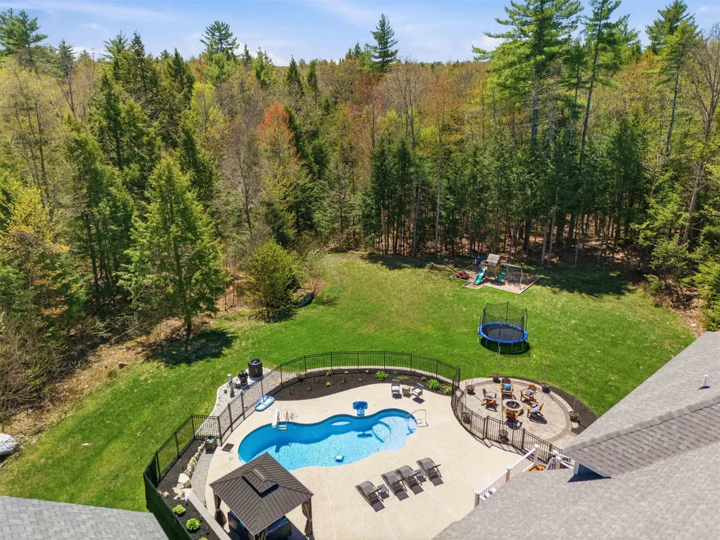 84 Juniper Circle Auburn NH 03032
