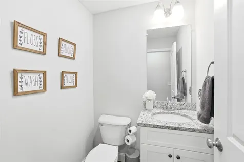 84 Juniper Circle Auburn NH 03032